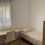 Habitacion Con Cama Individual, Piso Compartido En Avenida Blasco Ibanez