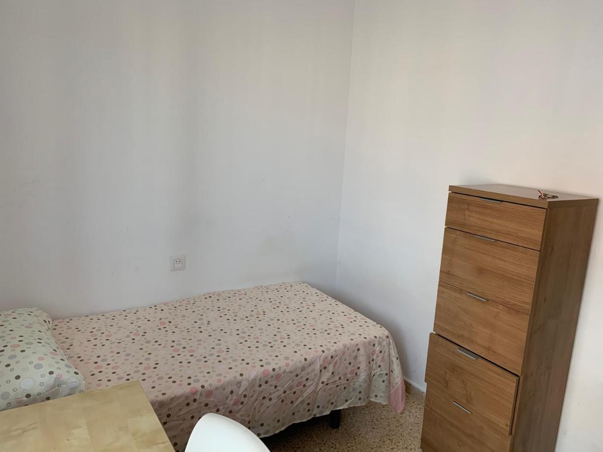 Con Cama Individual, Piso Compartido En Avenida Blasco Ibanez Privatunterkunft