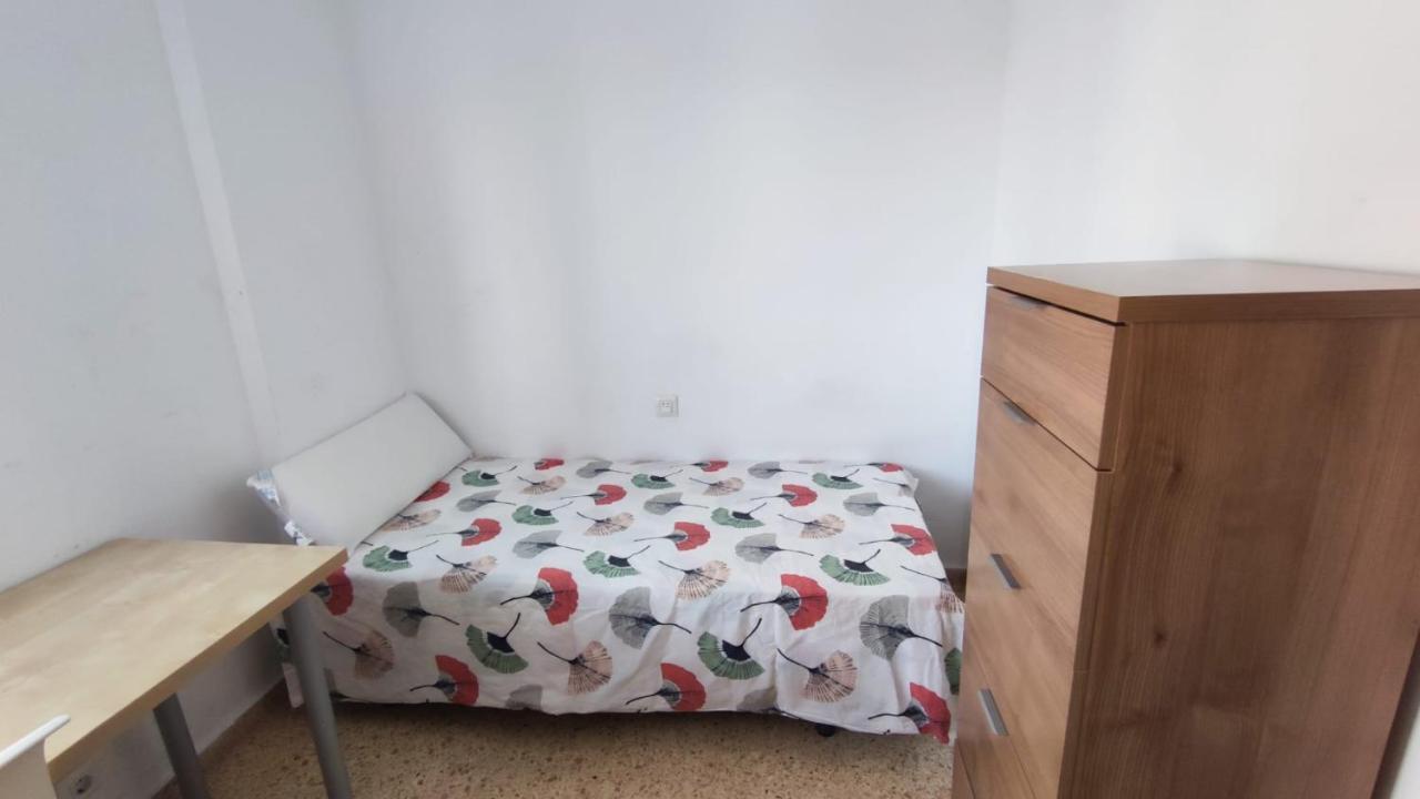 Con Cama Individual, Piso Compartido En Avenida Blasco Ibanez Privatunterkunft *